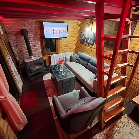 Red Hobbit House بيت للعطل