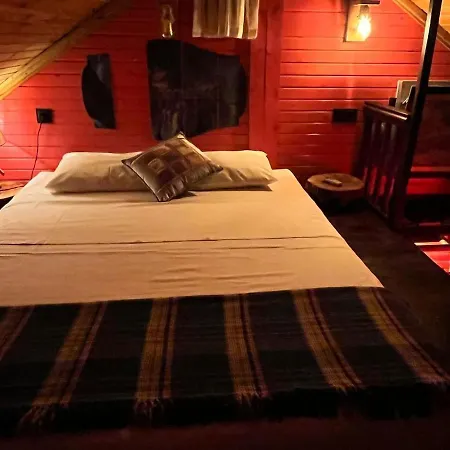 Kirmizi Hobbit Evi * サパンジャ