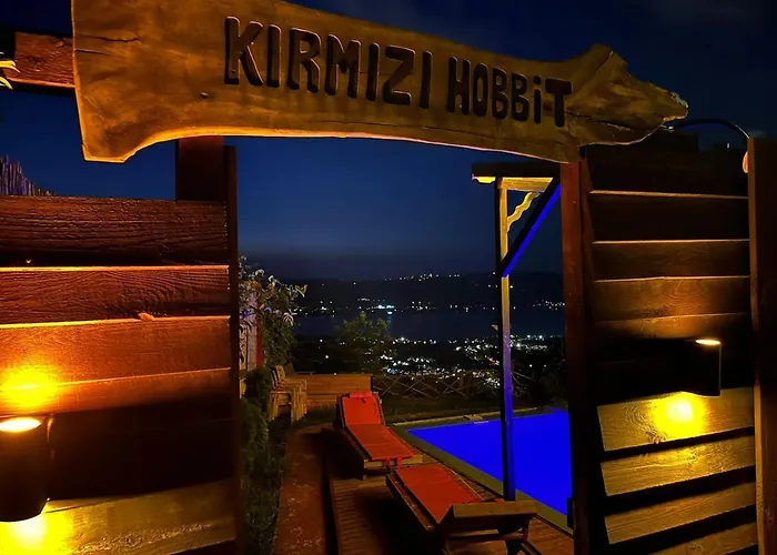 Kirmizi Hobbit Evi