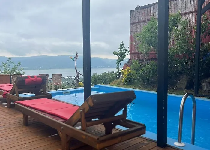 Kirmizi Hobbit Evi 別荘 サパンジャ