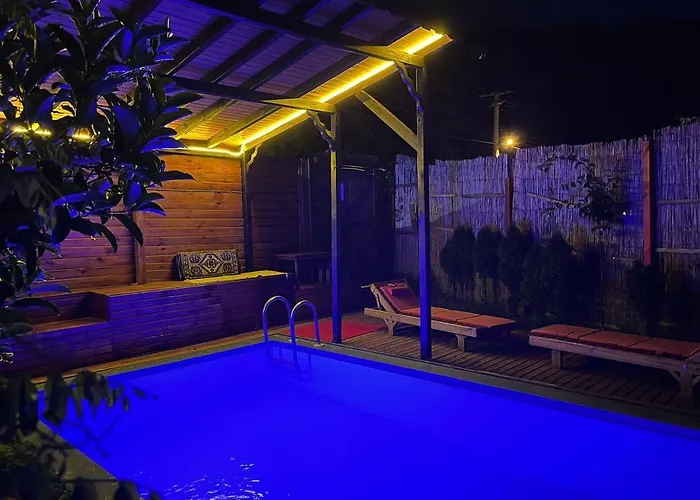 Kirmizi Hobbit Evi サパンジャ