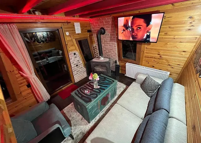 Kirmizi Hobbit Evi 別荘 サパンジャ