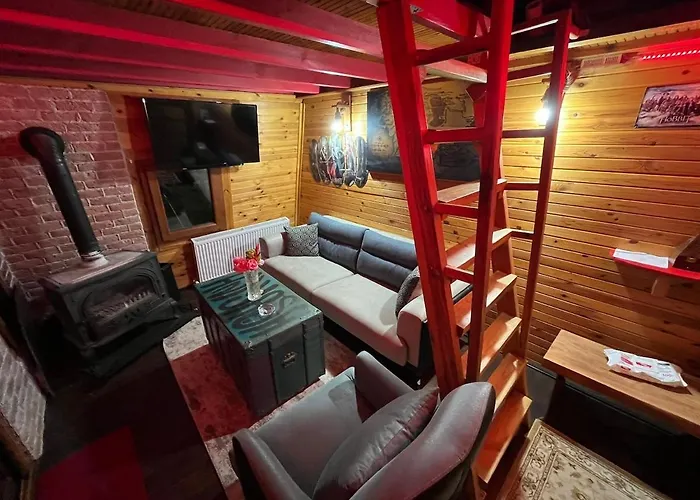 Kirmizi Hobbit Evi * サパンジャ