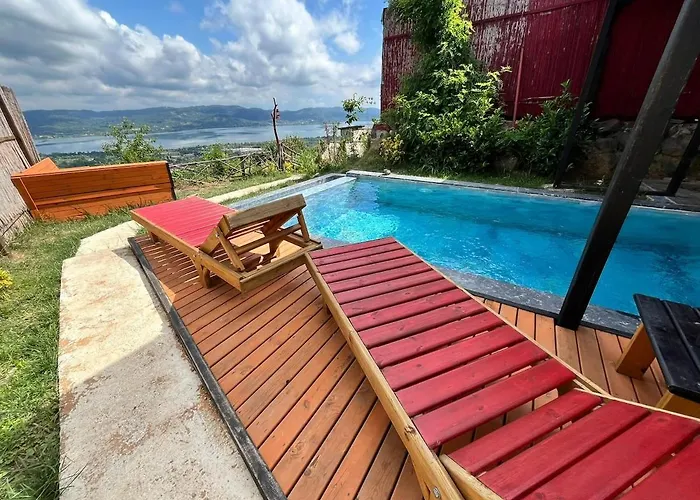 Kirmizi Hobbit Evi サパンジャ